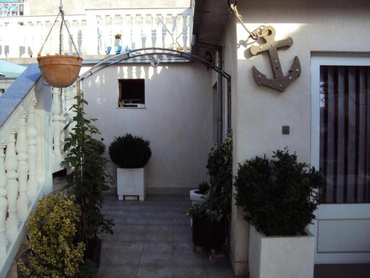 Tomic Apartment Novi Vinodolski Exterior photo